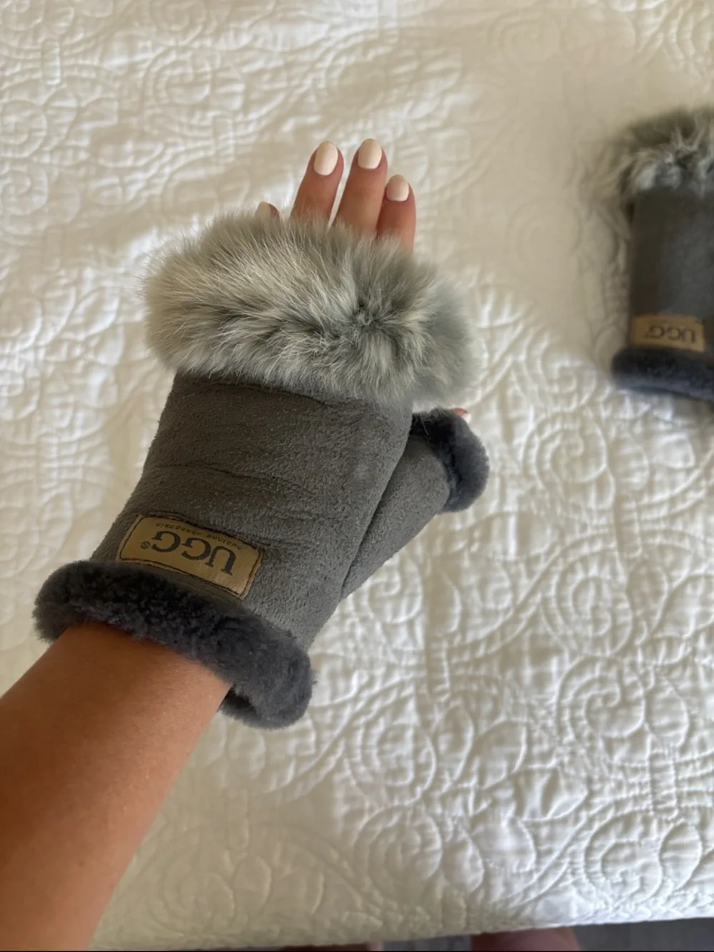Uggs Fur Fingerless Mittens - Gray